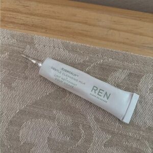 REN CLEAN SKINCARE Evercalm Gentle Cleansing Milk MINI Size